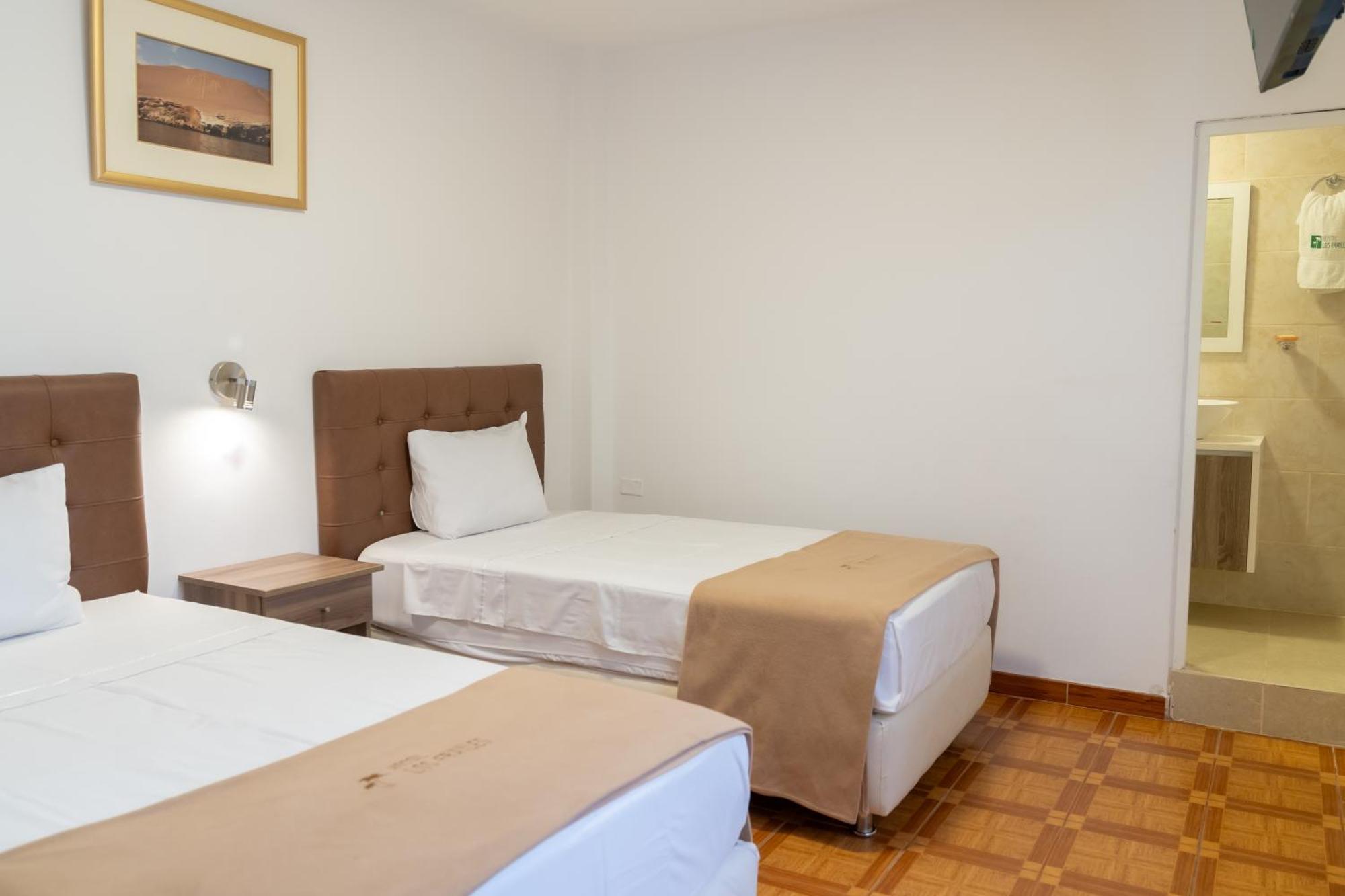 Hostal Los Frayles Paracas Buitenkant foto
