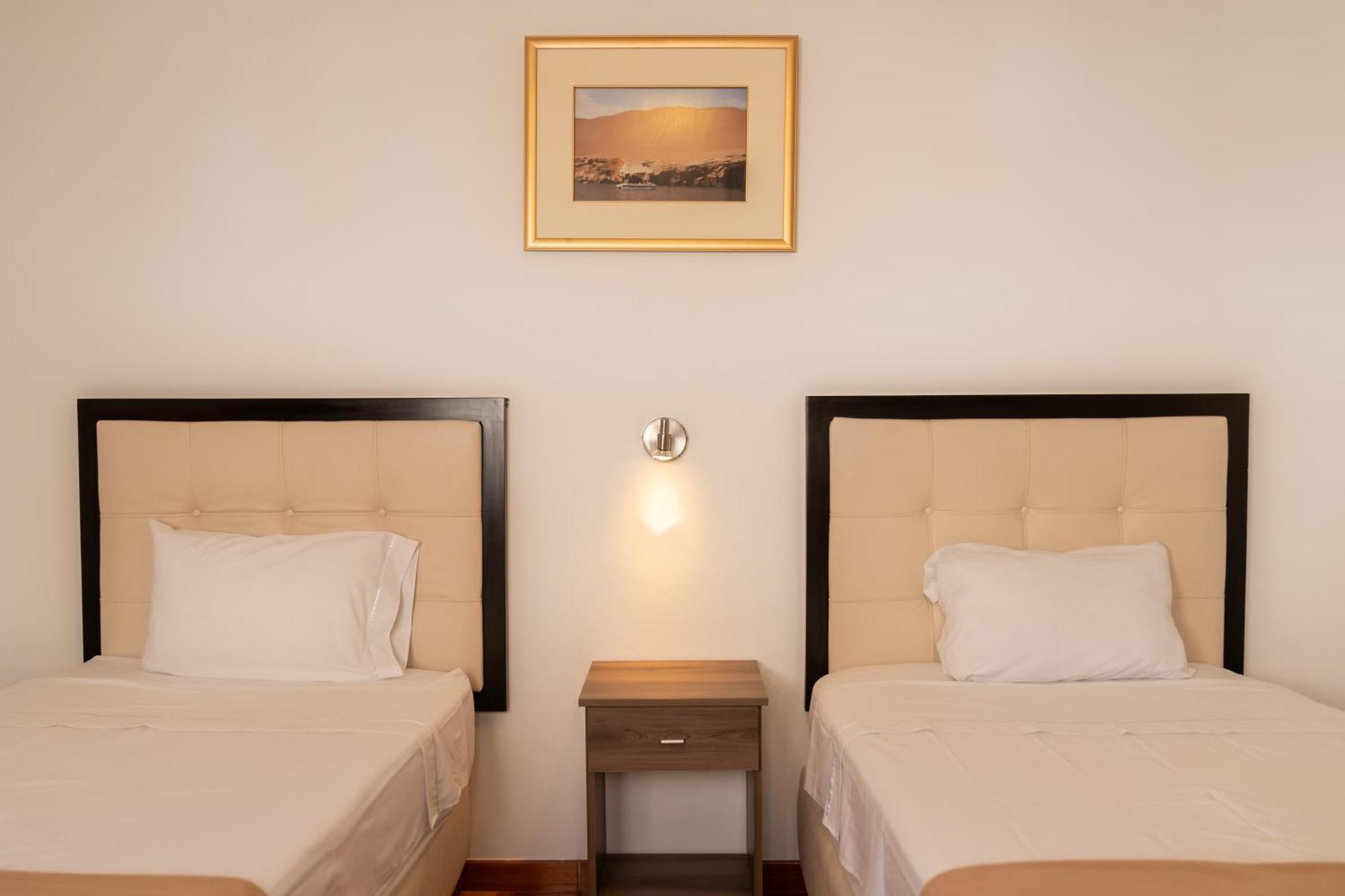Hostal Los Frayles Paracas Buitenkant foto