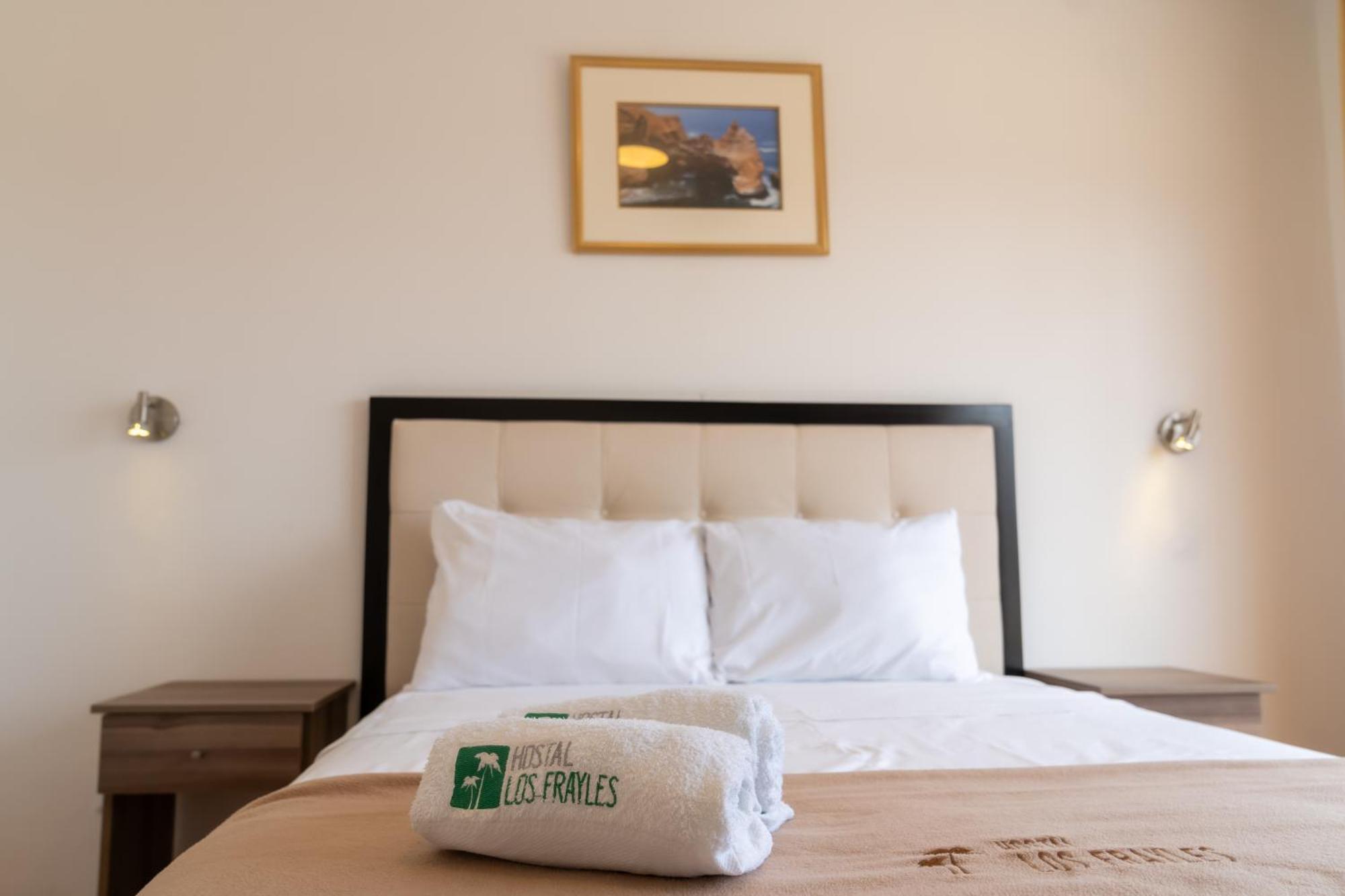 Hostal Los Frayles Paracas Buitenkant foto